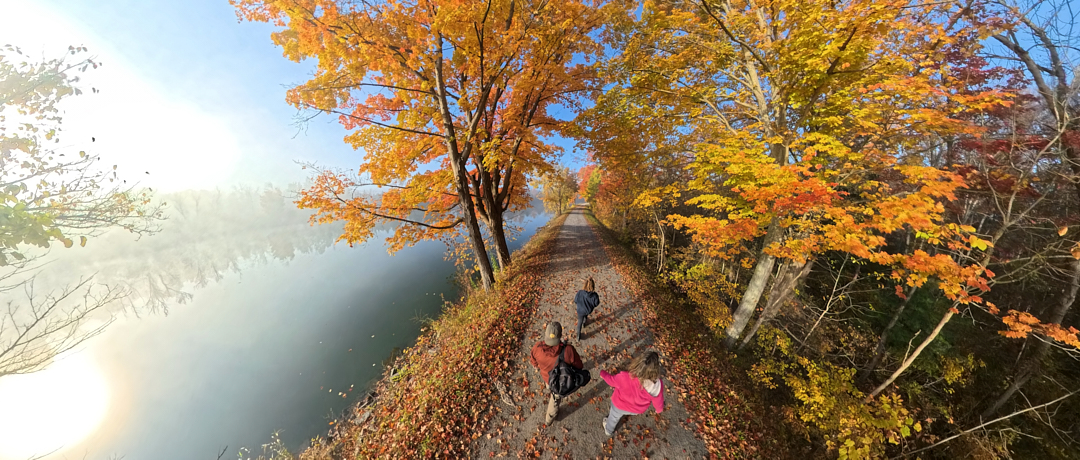 360 selfie in the Fall on Erie canal